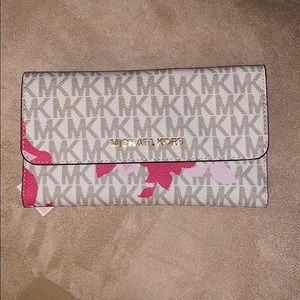 Beautiful wallet Mkors 👛 new